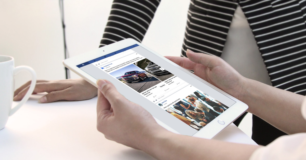 191003.1_-_Facebook_and_Instagram_Ads_Dealer_Teamwork_Lifestyle_Image_Tablet_1200x628